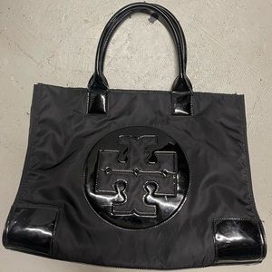 Like new Tory Burch tote! This is the best tote for work, school or the beach!!